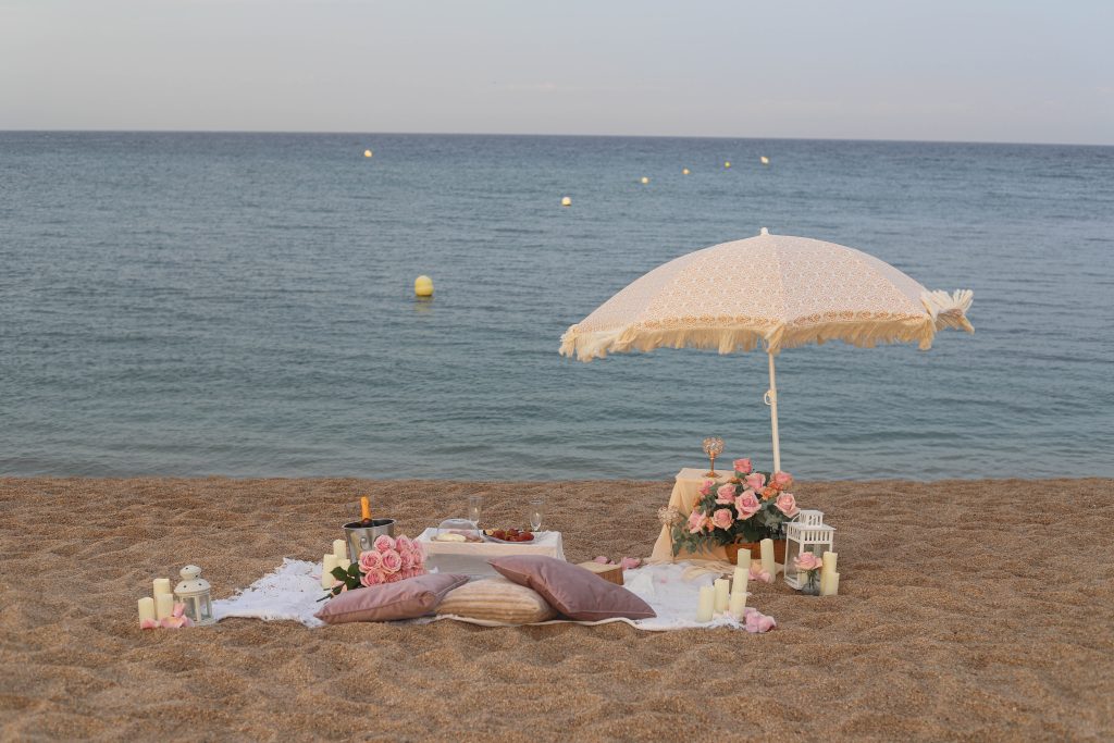 Sunset picnic proposal in Barcelona